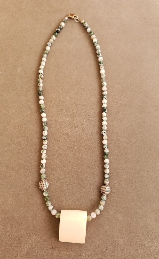 Tree agate and bone necklace